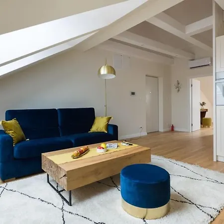 Charming In Perfect Location Apartament