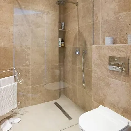 Charming In Perfect Location Apartment *